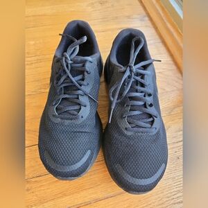 Nike Men's Revolution Black Lightweight Lace-Up Sneakers Size 9